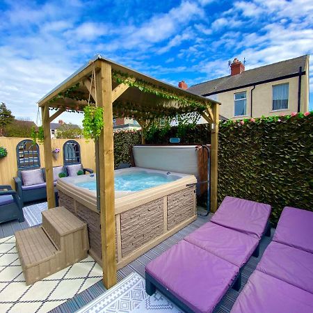 New…The Hottub House Blackpool Pleasure Beach Kültér fotó