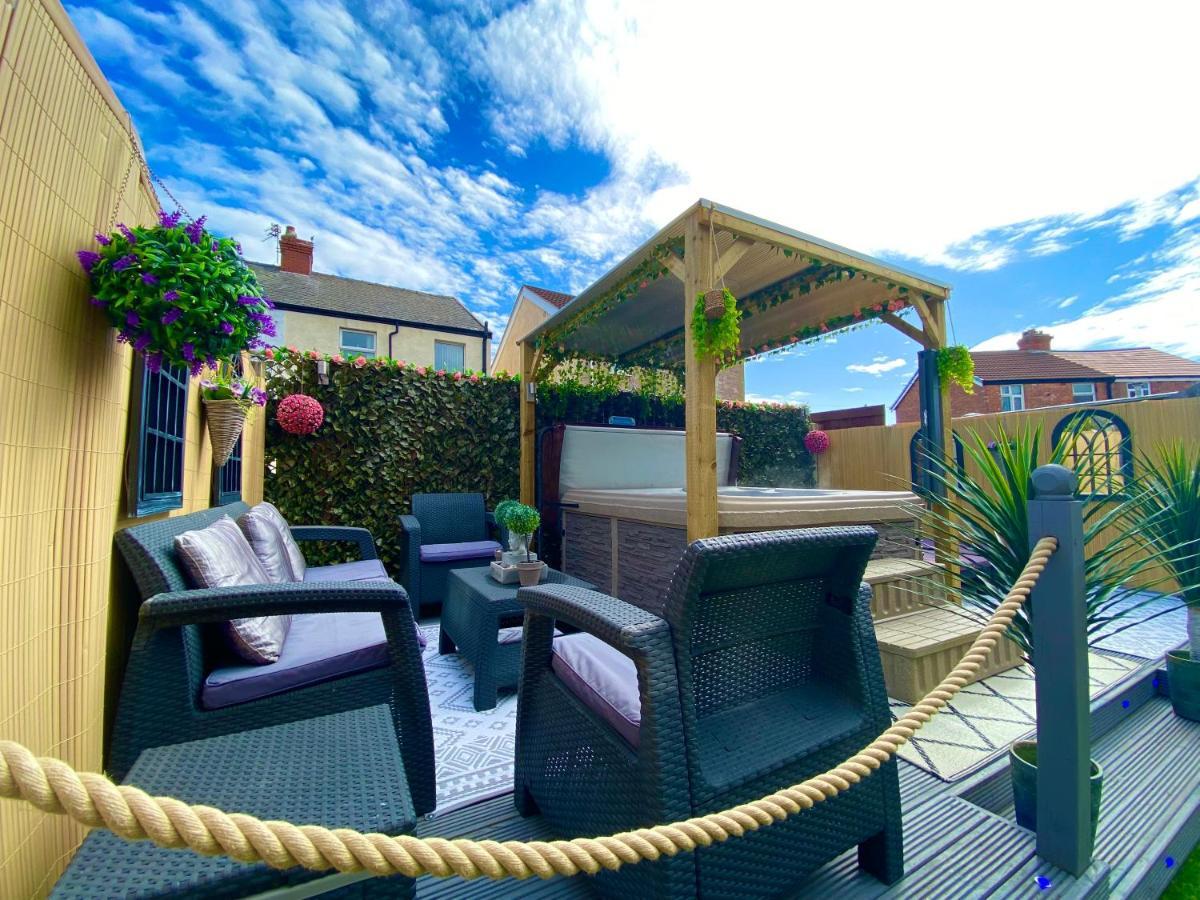 New…The Hottub House Blackpool Pleasure Beach Kültér fotó