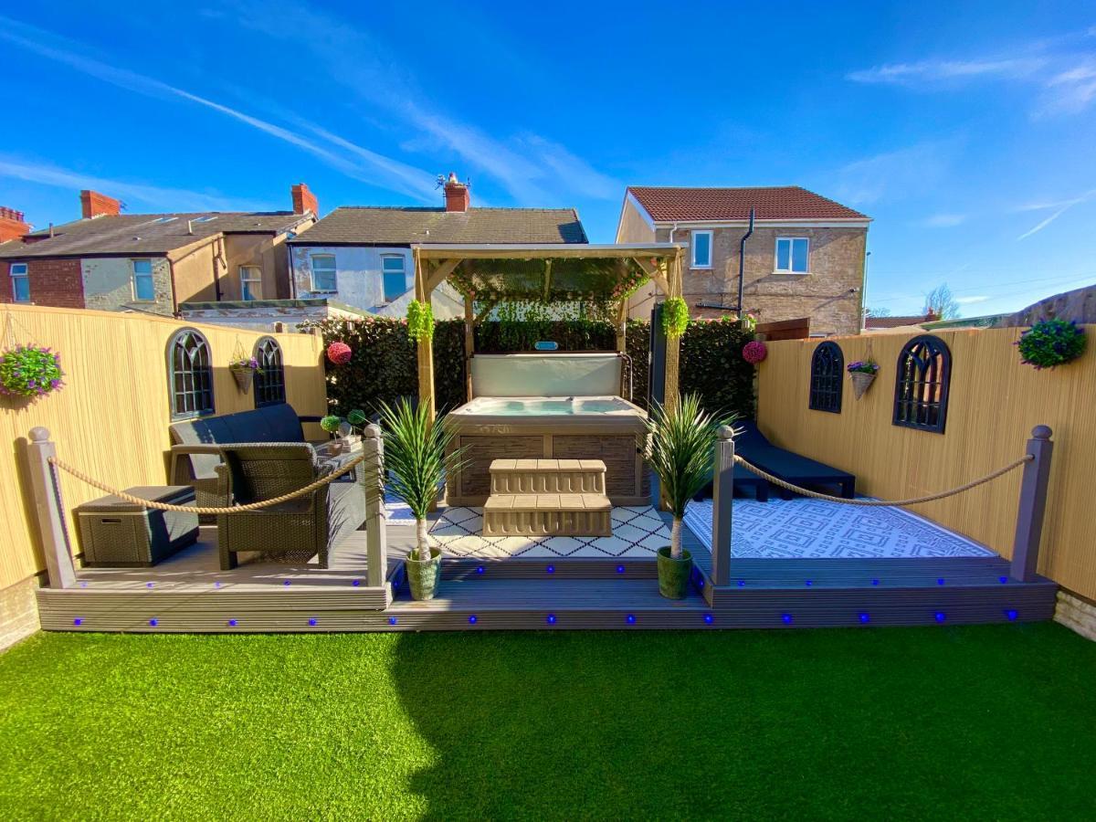 New…The Hottub House Blackpool Pleasure Beach Kültér fotó