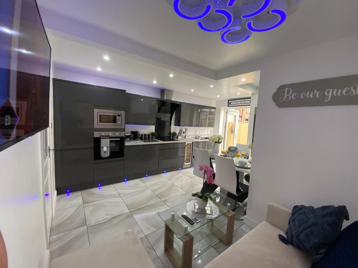 New…The Hottub House Blackpool Pleasure Beach Kültér fotó